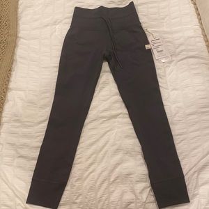 BRAND NEW Vuori charcoal leggings small